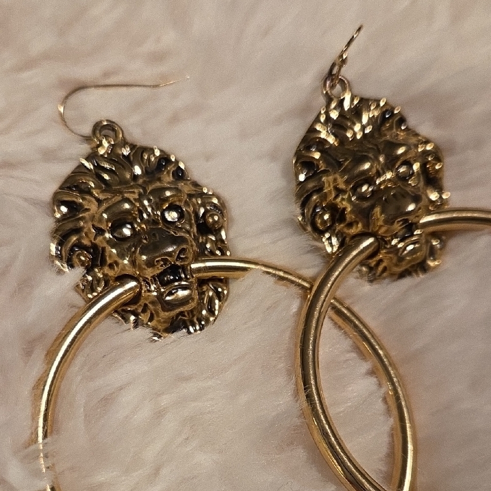 Gold Lion Head Hoop Earrings - Picture 4 of 4